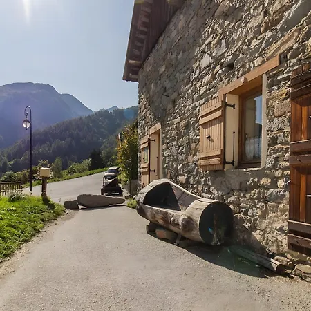 L'ours * Montricher-Albanne